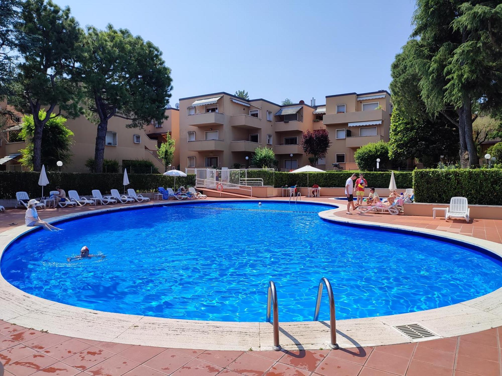 Blue Duck Garda Lake เปสเคียรา เดล การ์ดา ภายนอก รูปภาพ